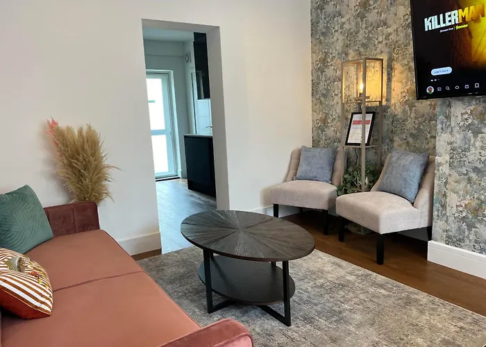 Stylish & Elegant 2-Br Flat In Greenwich London